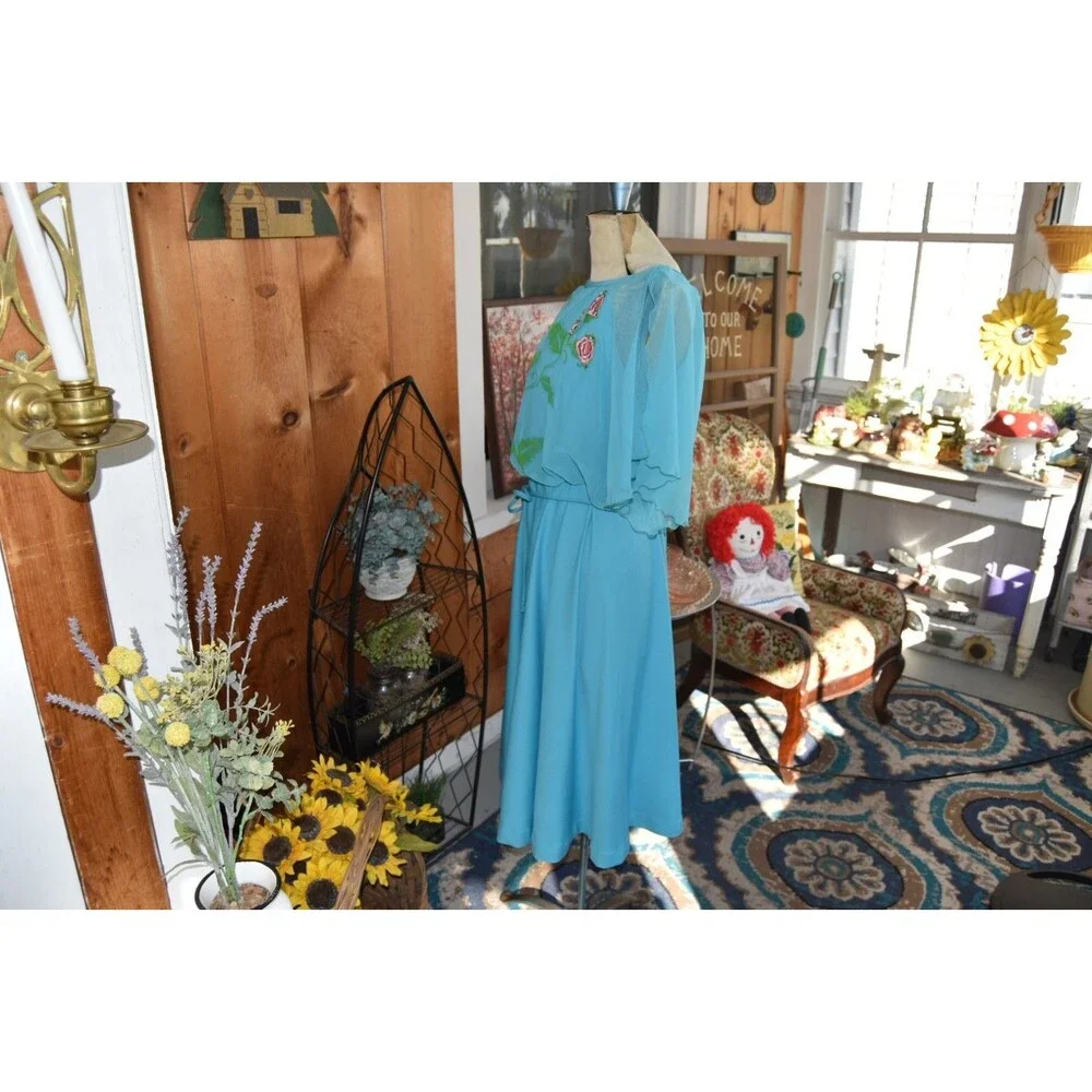 Vintage 1970s Party Blousen Dress Dolman Sleeves Blue Embroidered Flowers Medium